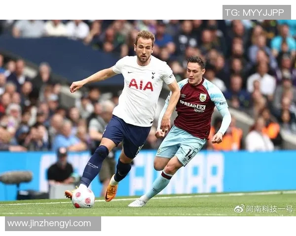 凯恩的传奇之路：从足球天才到全球偶像的崛起与挑战